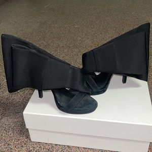 Worn once, These shoes ade very unique and Limited